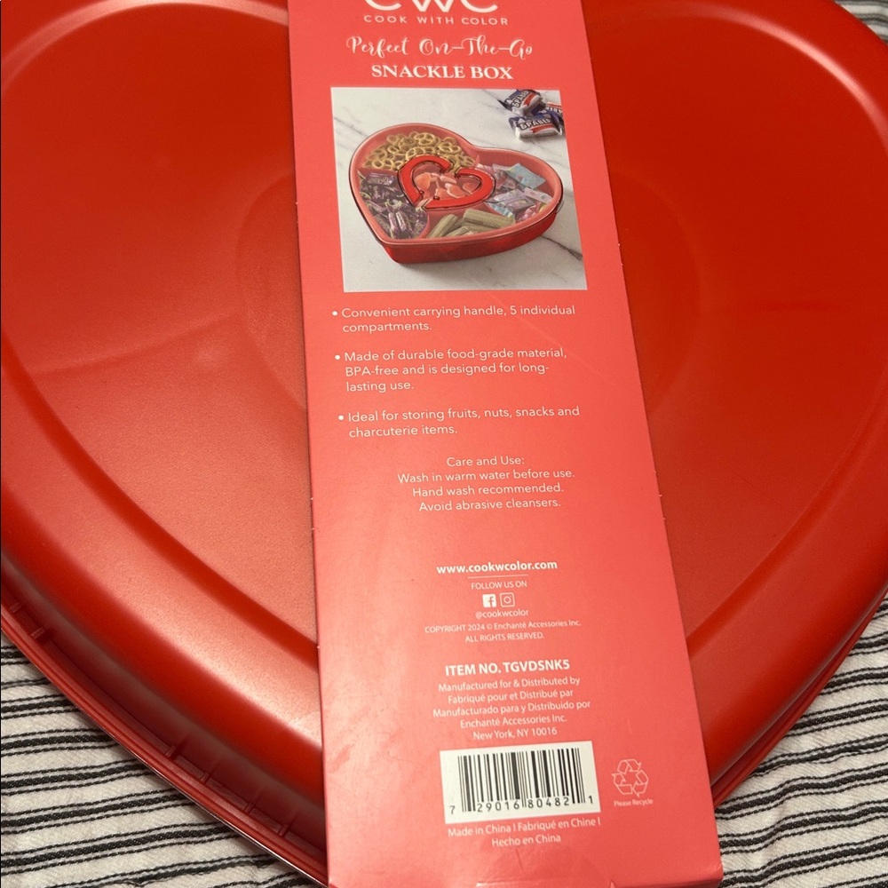 CWC Heart-Shaped Snackle Box - Picture 7 of 13